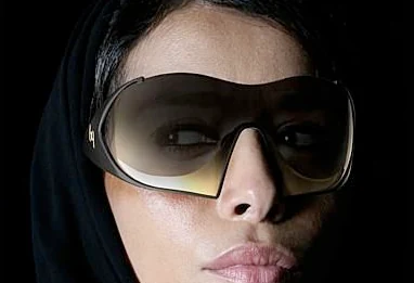 BQ : les lunettes de soleil inspirées de la burqa qui bousculent les codes