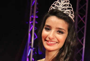 Sarah Tarchid est Miss Globe Algeria 2012