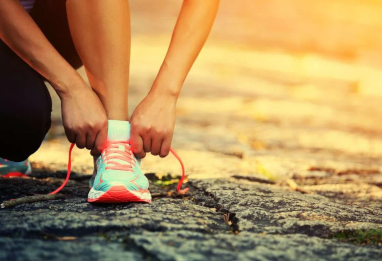 Panoplie running femme : l’équipement indispensable (et le superflu) pour bien courir