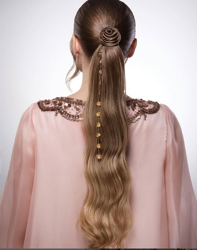 coiffure-mariee-algerienne-maisondejoelle.qa-demi-attache-royale-avec-ondulations-glamour