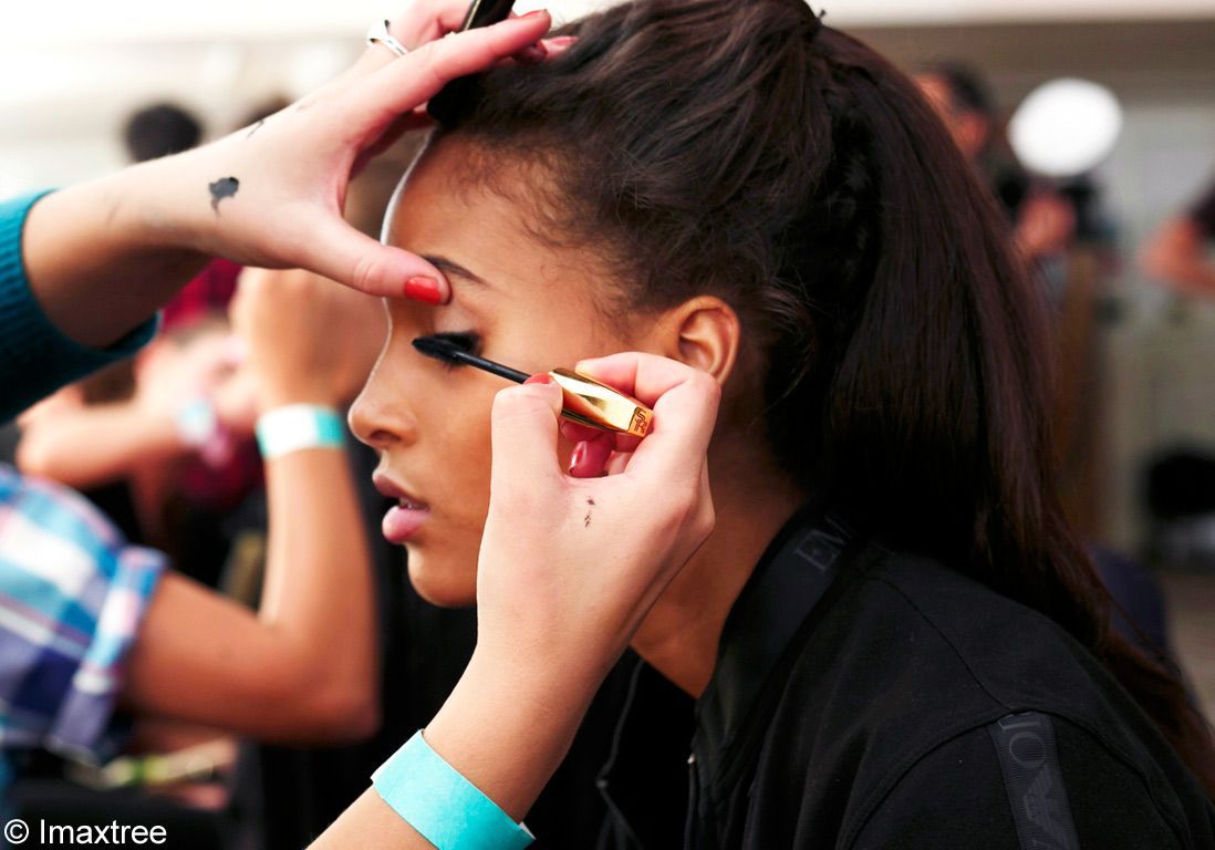 application-mascara-pro-cils-volume-regard-xxl