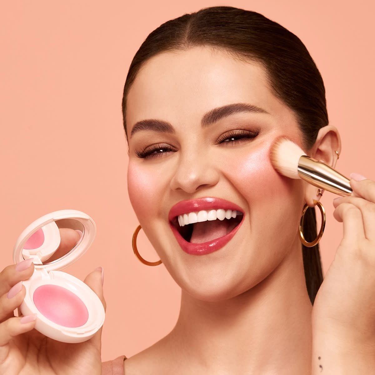 blush-touche-finale-maquillage-teint-bonne-mine-carnation-pommettes