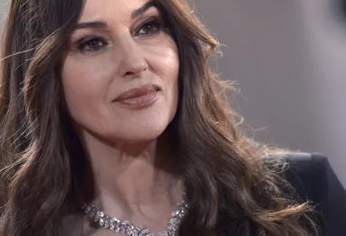 maquillage-peau-mature-astuces-anti-rides-pour-un-teint-lumineux-apres-40-ans