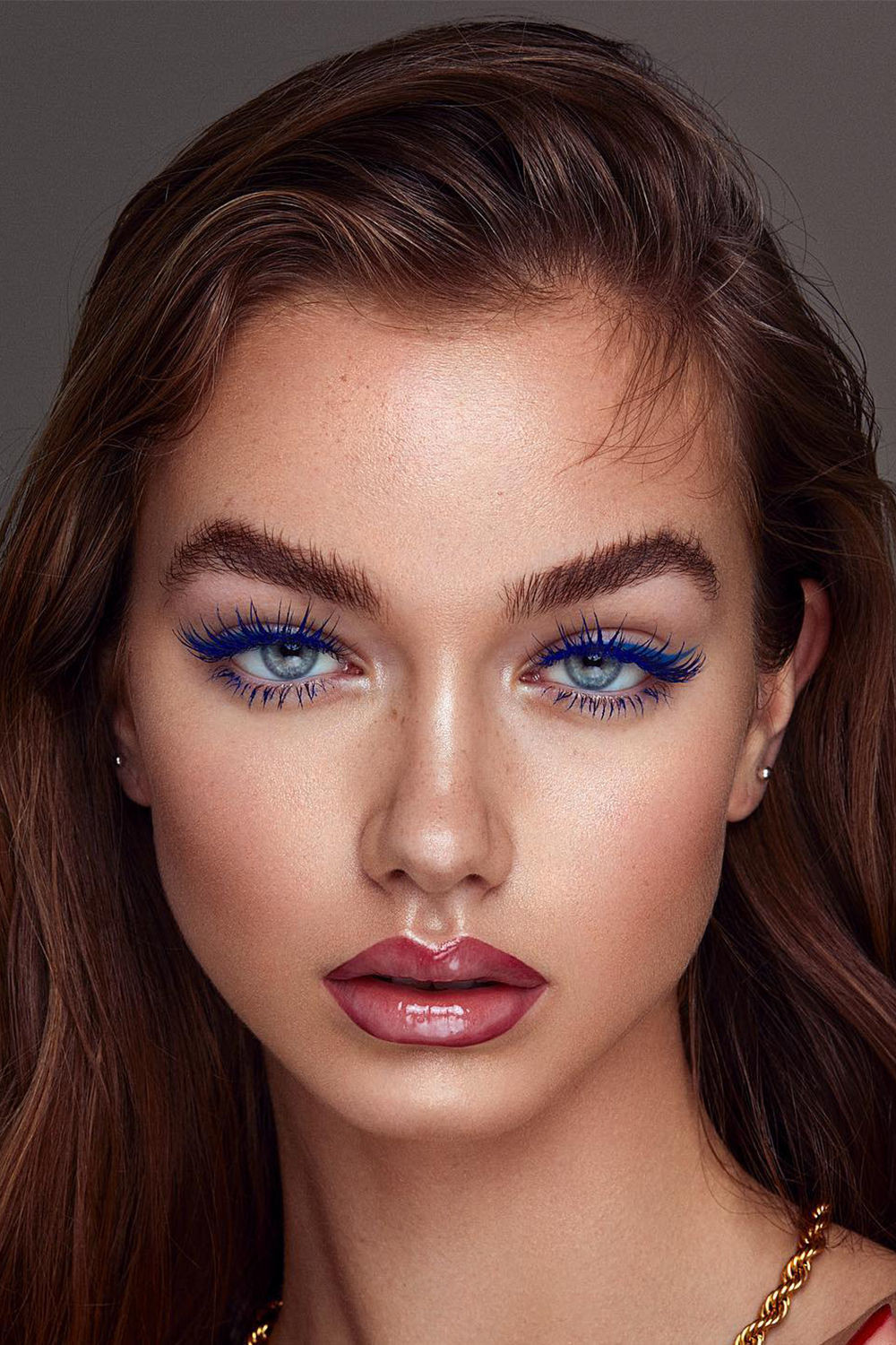 mascara-bleu-vert-tendance-printemps-2025
