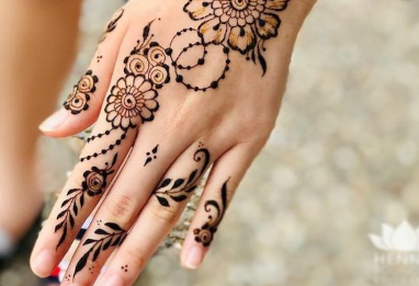 Henné : le guide ultime pour sublimer vos mains comme une mariée