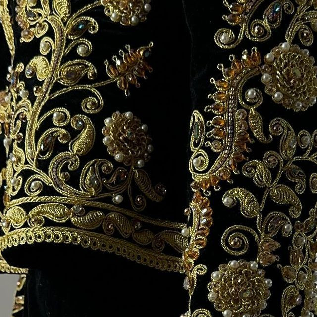 apprentissage-mejboud-fetla-broderie-algerienne-jeunes-filles-patrimoine-karakou