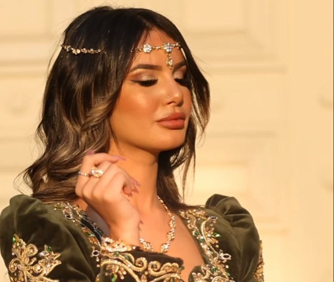 diademe-khit-errouh-algerien-en-or-massif-19-rosaces-ciselees-pendeloques-zerraref-serties-pierres-precieuses2