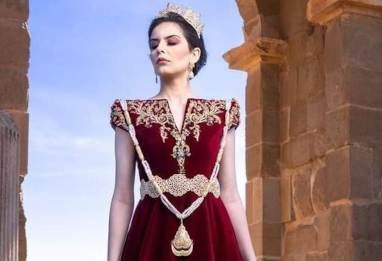 La Gandoura Constantinoise : Héritage d'Or et de Velours