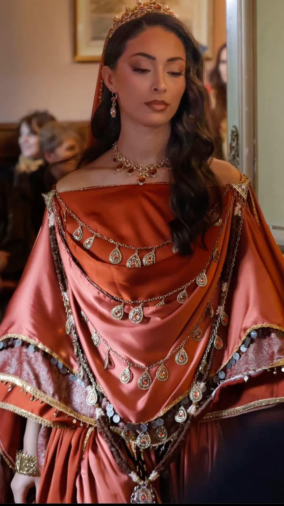 mlahfa-chaouia-tenue-grecque-similitudes-historiques