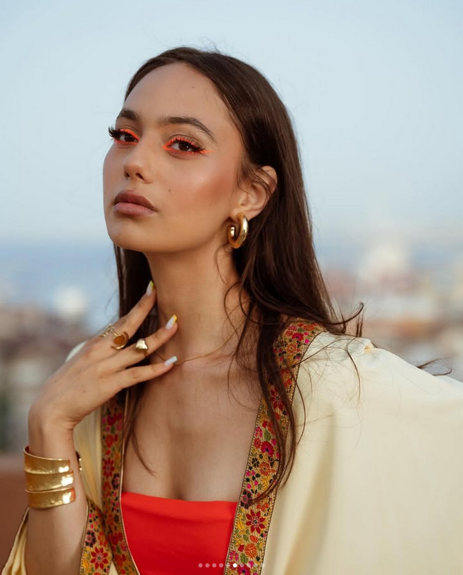 hanaa-mansour-actrice-algerienne-influenceuse-touche-fete-des-meres